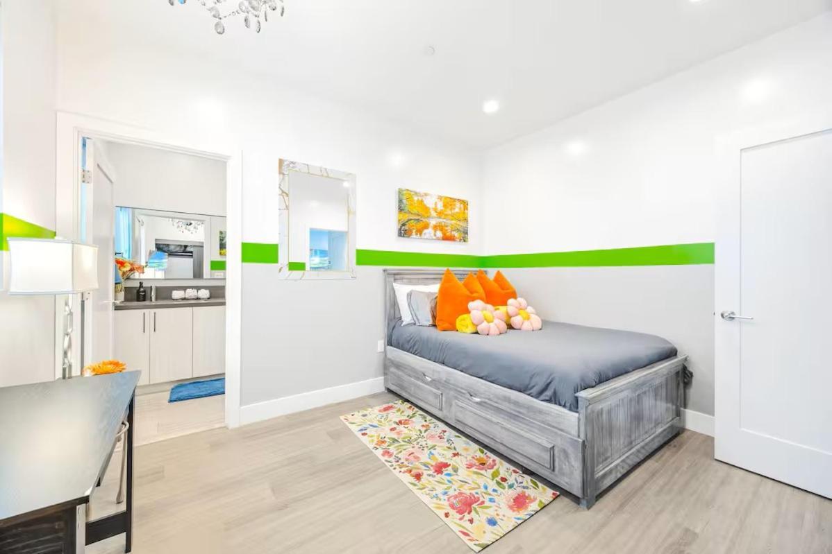 B- Instaworthy Noho Gem- Near U-studios - Hot Tub *
